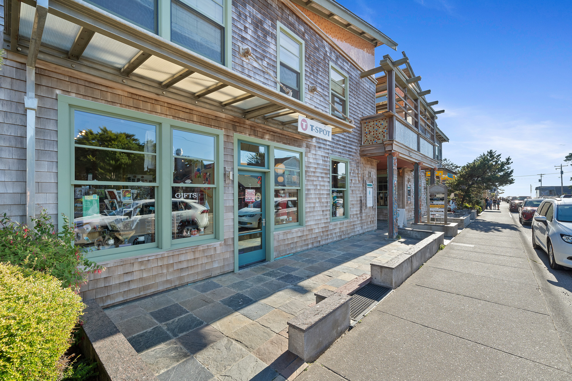 Commercial Condo in Manzanita Tosha Reinmiller Living Room Realty