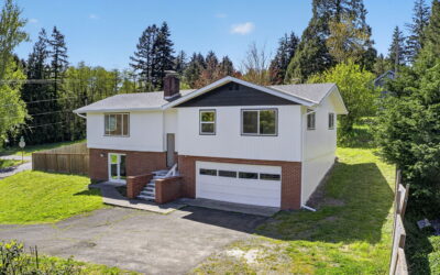 SPLIT LEVEL W/ SEP. GUEST SUITE ENTRY